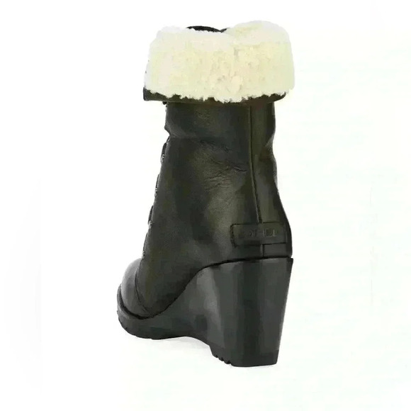 Sorel Black Leather Boots with Cream Fur - Picture 10 of 15